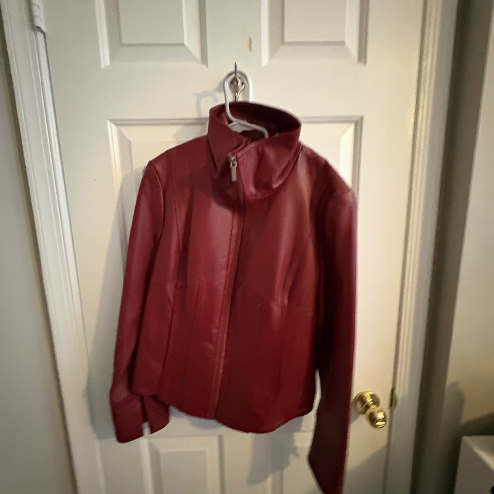Elegant Women's Burgundy Leather Jacket